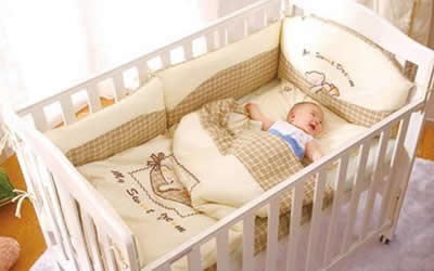 婴儿床能不能挨着窗户摆放