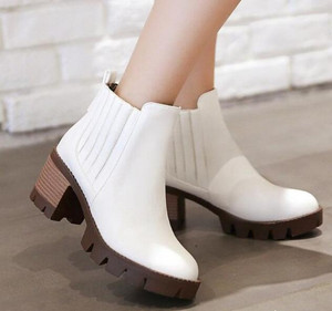 白色短靴