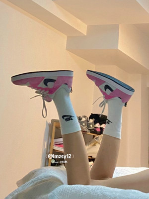 Nike小众球鞋分享粉色板鞋配韩系卫衣