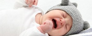 六种方法防止宝宝吃手