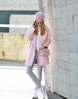 粉色大衣 粉色的帽子