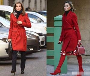 红色呢子大衣