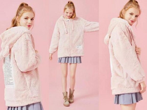 粉色羊羔毛外套