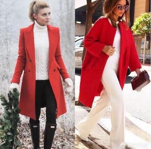 紅色羊絨大衣 白色毛衣 白色闊腿長褲