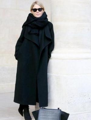 黑色围巾 黑色大衣