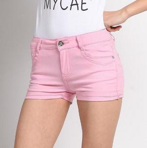 白色T恤 粉色休闲短裤