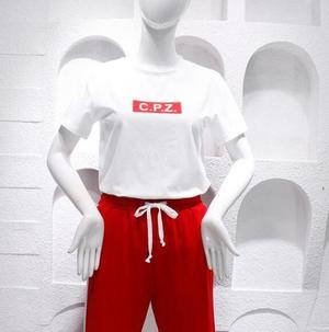 白色t恤 红色裤子