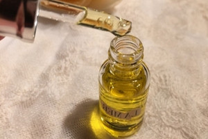 精华油适合油性肤质使用吗？