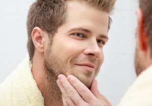 男人该如何正确刮胡子