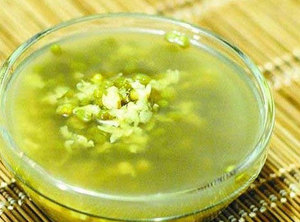 夏季养生：绿豆木瓜美容养生粥