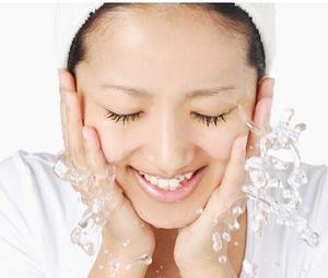 生理盐水敷脸的作用 生理盐水敷脸的使用方法和注意事项