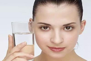 肌肤缺水的原因有哪些？