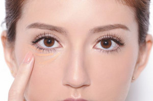 眼角脂肪粒是怎么形成的 三个原因你知道吗