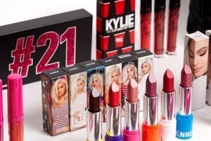 如试用过7种唇色后，你对其中一些颜色有兴趣，你可到 KylieCosmetics.com看看产品