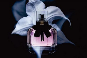什么香水竟然能够与圣罗兰反转巴黎相媲美？
