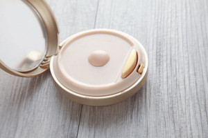 粉饼能够代替粉底液吗 你是否正确了解化妆品的用途