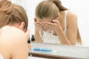 长期用醋洗脸会如何 它的危害你知道多少