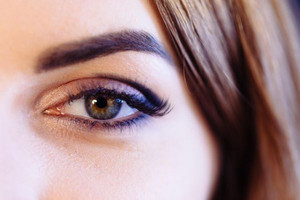 眼睛旁边长脂肪粒怎么办 与油腻眼霜的使用关于吗