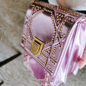 Dior紫葡萄包火了 比小CK时髦 只要钱到位 谁还买小CK