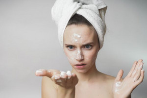 白糖洗脸能够美白吗 如何正确的使用呢