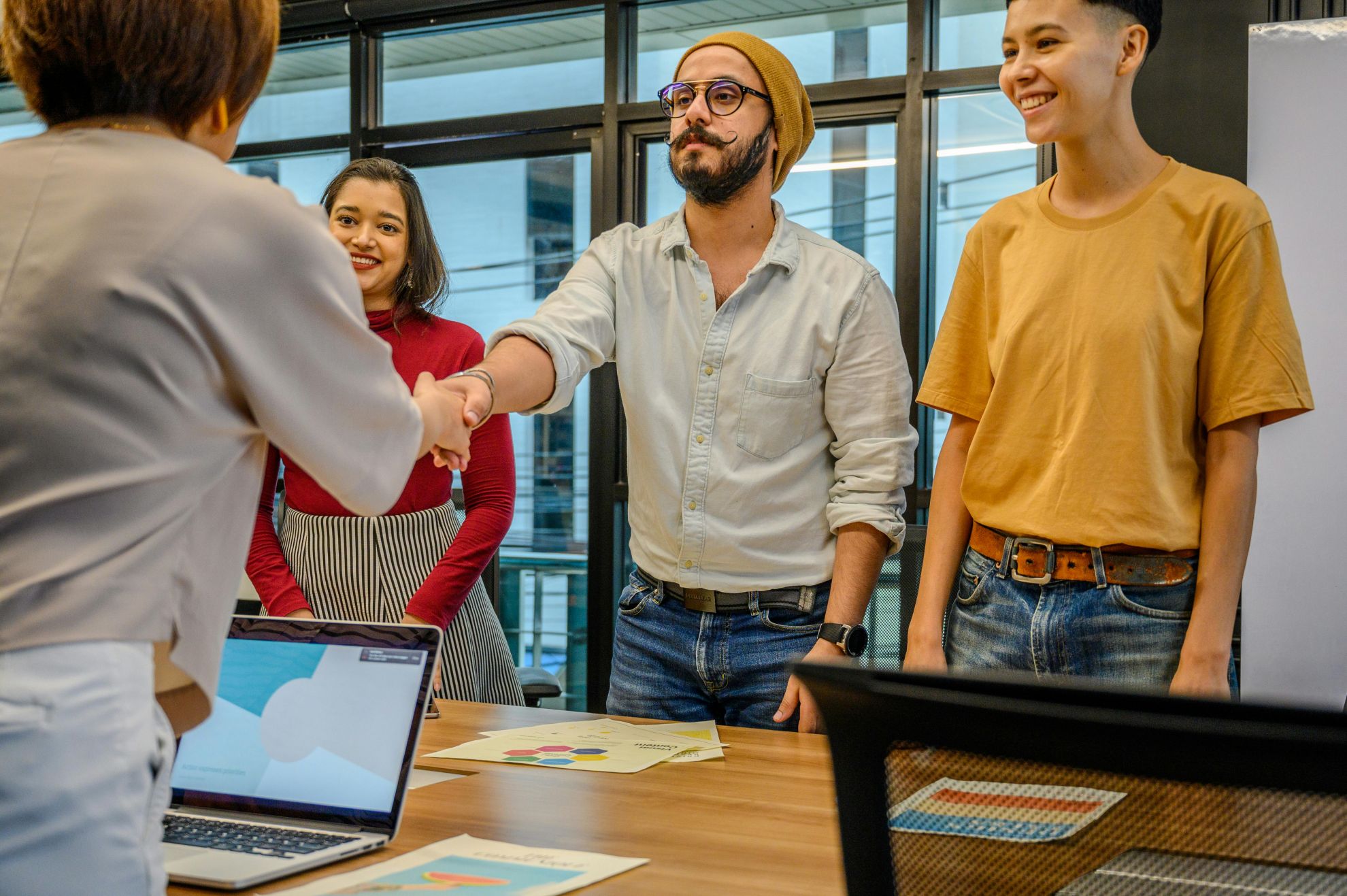 模拟集成电路(IC)供应商 – 批量订单与快速发货